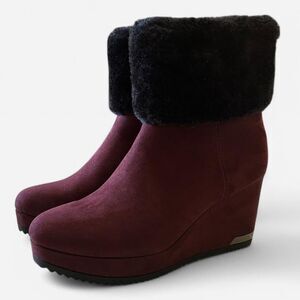 NWOT DKNY “Nadra” Burgundy Faux Fur Suede Wedge Platform Ankle Boots Size 5